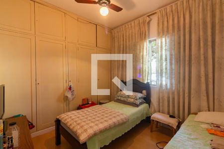 Casa à venda com 350m², 6 quartos e 6 vagas Casa à venda com 350m², 6 quartos e 6 vagasQuarto 3