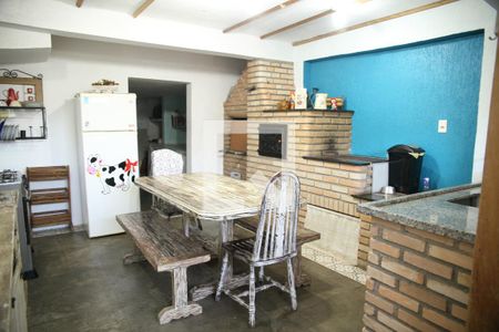 Casa à venda com 300m², 5 quartos e 2 vagaschurrasqueira/forno / fogão a lenha