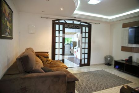 Casa à venda com 300m², 5 quartos e 2 vagasEdícula