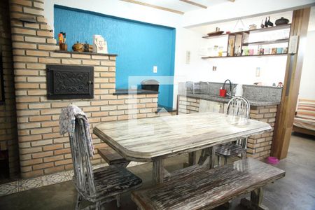 Casa à venda com 300m², 5 quartos e 2 vagaschurrasqueira/forno/fogão a lenha