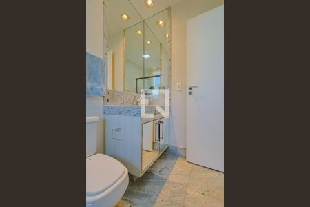 Apartamento à venda com 278m², 4 quartos e 4 vagasBanheiro da Suíte 2