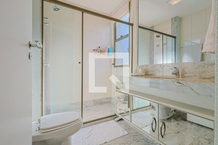 Apartamento à venda com 278m², 4 quartos e 4 vagasBanheiro da Suíte 4