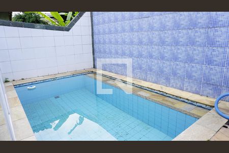 Casa de condomínio à venda com 150m², 3 quartos e 1 vagaPiscina