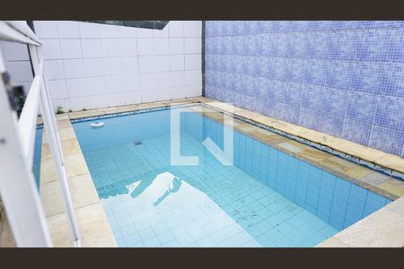 Casa de condomínio à venda com 150m², 3 quartos e 1 vagaPiscina