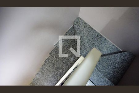 Casa de condomínio à venda com 150m², 3 quartos e 1 vagaEscada segundo andar