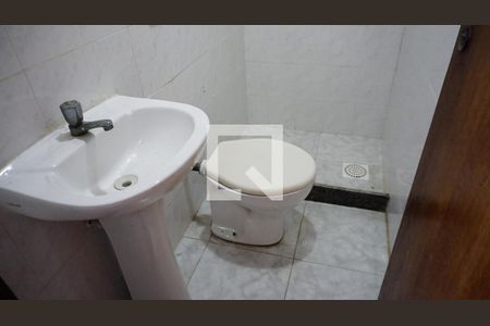 Casa de condomínio à venda com 150m², 3 quartos e 1 vagaBanheiro serviço
