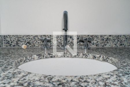 Apartamento à venda com 57m², 2 quartos e 1 vaga Apartamento à venda com 57m², 2 quartos e 1 vagaBanheiro Detalhe