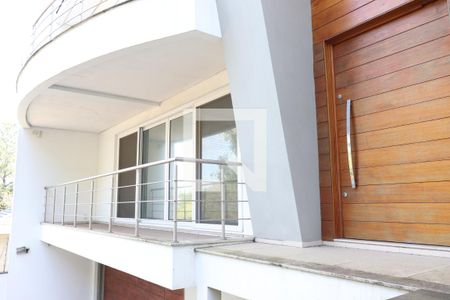 Casa à venda com 480m², 4 quartos e 4 vagasFachada detalhe