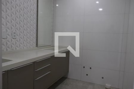 Casa à venda com 480m², 4 quartos e 4 vagasBanheiro da Suíte