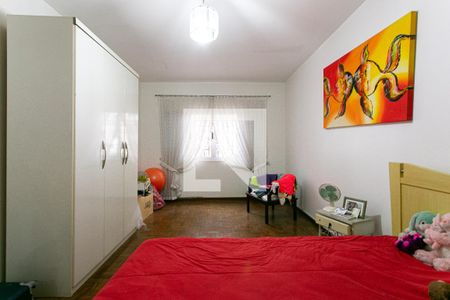 Casa à venda com 225m², 3 quartos e 2 vagasSuíte