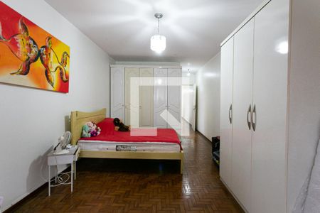 Casa à venda com 225m², 3 quartos e 2 vagasSuíte