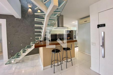 Apartamento à venda com 280m², 3 quartos e 2 vagas Apartamento à venda com 280m², 3 quartos e 2 vagasCozinha