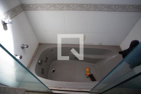 Apartamento à venda com 185m², 4 quartos e 2 vagas Apartamento à venda com 185m², 4 quartos e 2 vagasBanheiro da Suíte