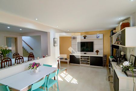 Casa à venda com 360m², 3 quartos e 2 vagas Casa à venda com 360m², 3 quartos e 2 vagashall