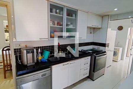 Casa à venda com 360m², 3 quartos e 2 vagas Casa à venda com 360m², 3 quartos e 2 vagascozinha