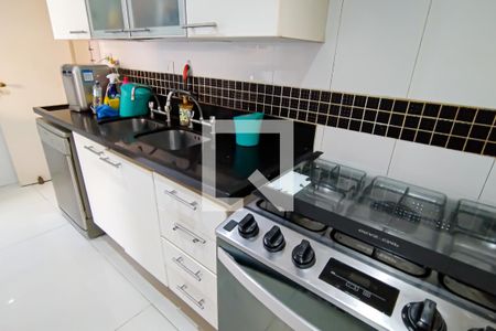 Casa à venda com 360m², 3 quartos e 2 vagas Casa à venda com 360m², 3 quartos e 2 vagascozinha
