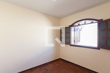 Casa à venda com 216m², 4 quartos e 2 vagasQuarto 1