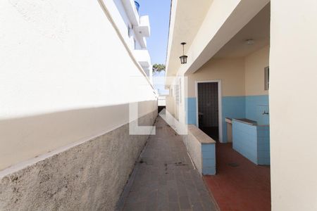 Casa à venda com 216m², 4 quartos e 2 vagasCorredor Lateral