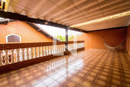 Casa à venda com 300m², 3 quartos e 5 vagas Casa à venda com 300m², 3 quartos e 5 vagasTerraço