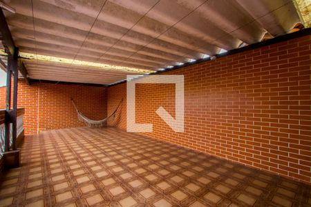 Casa à venda com 300m², 3 quartos e 5 vagas Casa à venda com 300m², 3 quartos e 5 vagasTerraço