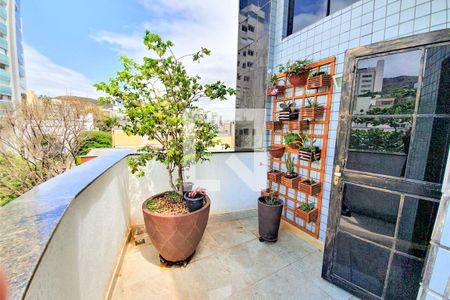 Apartamento à venda com 202m², 3 quartos e 3 vagas Apartamento à venda com 202m², 3 quartos e 3 vagasÁrea externa