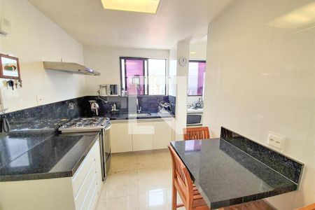 Apartamento à venda com 202m², 3 quartos e 3 vagas Apartamento à venda com 202m², 3 quartos e 3 vagasCozinha