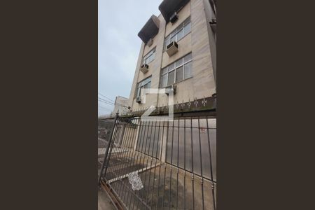 Casa à venda com 160m², 3 quartos e 4 vagas Casa à venda com 160m², 3 quartos e 4 vagasFachada