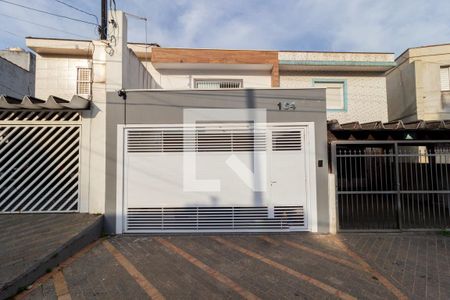 Casa à venda com 174m², 3 quartos e 2 vagas Casa à venda com 174m², 3 quartos e 2 vagasFachada