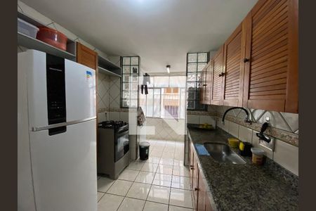 Apartamento à venda com 75m², 2 quartos e 1 vaga Apartamento à venda com 75m², 2 quartos e 1 vagaCozinha