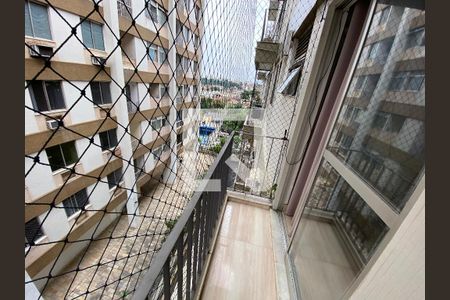 Apartamento à venda com 75m², 2 quartos e 1 vaga Apartamento à venda com 75m², 2 quartos e 1 vagaVaranda