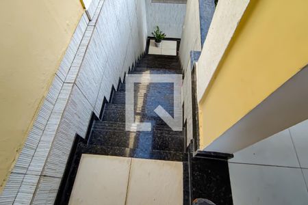 Casa à venda com 450m², 5 quartos e 2 vagas Casa à venda com 450m², 5 quartos e 2 vagasvaranda quartos - escada