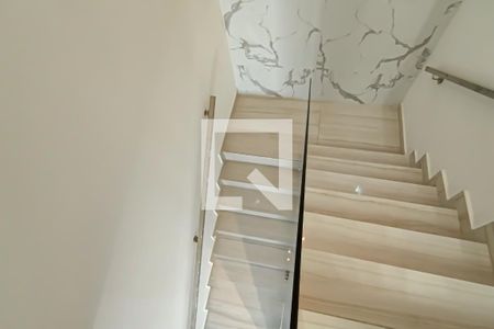 Casa à venda com 450m², 5 quartos e 2 vagas Casa à venda com 450m², 5 quartos e 2 vagasescada