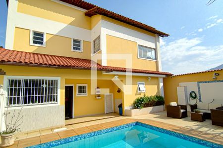 Casa à venda com 450m², 5 quartos e 2 vagas Casa à venda com 450m², 5 quartos e 2 vagasarea de lazer