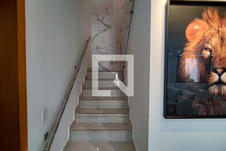 Casa à venda com 450m², 5 quartos e 2 vagas Casa à venda com 450m², 5 quartos e 2 vagasescada