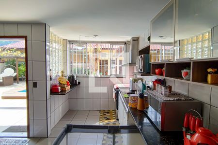 Casa à venda com 450m², 5 quartos e 2 vagas Casa à venda com 450m², 5 quartos e 2 vagascozinha