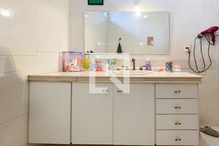 Casa à venda com 372m², 4 quartos e 6 vagas Casa à venda com 372m², 4 quartos e 6 vagasBanheiro da Suíte 3