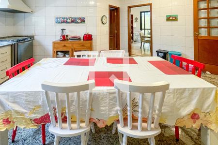 Casa à venda com 372m², 4 quartos e 6 vagas Casa à venda com 372m², 4 quartos e 6 vagasCozinha