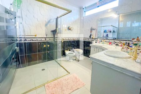 Casa à venda com 372m², 4 quartos e 6 vagas Casa à venda com 372m², 4 quartos e 6 vagasBanheiro da Suíte 4