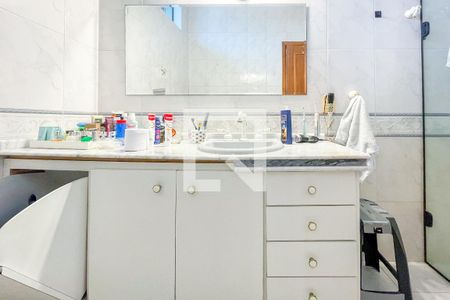 Casa à venda com 372m², 4 quartos e 6 vagas Casa à venda com 372m², 4 quartos e 6 vagasBanheiro da Suíte 1