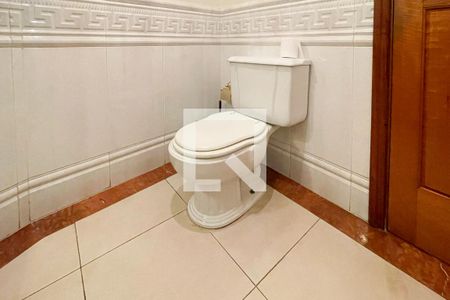 Casa à venda com 372m², 4 quartos e 6 vagas Casa à venda com 372m², 4 quartos e 6 vagasLavabo