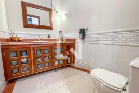 Casa à venda com 372m², 4 quartos e 6 vagas Casa à venda com 372m², 4 quartos e 6 vagasLavabo