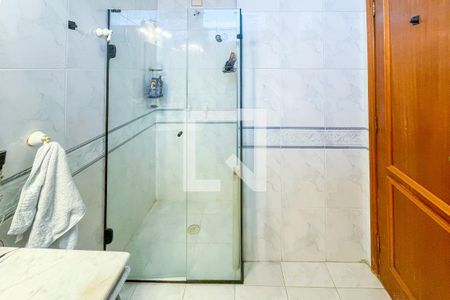 Casa à venda com 372m², 4 quartos e 6 vagas Casa à venda com 372m², 4 quartos e 6 vagasBanheiro da Suíte 1