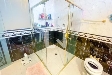 Casa à venda com 372m², 4 quartos e 6 vagas Casa à venda com 372m², 4 quartos e 6 vagasBanheiro da Suíte 4