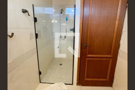 Casa à venda com 372m², 4 quartos e 6 vagas Casa à venda com 372m², 4 quartos e 6 vagasBanheiro da Suíte 3