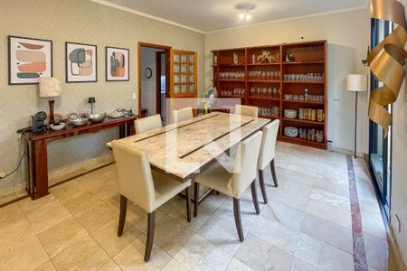 Casa à venda com 372m², 4 quartos e 6 vagas Casa à venda com 372m², 4 quartos e 6 vagasSala de Jantar