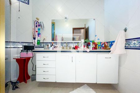 Casa à venda com 372m², 4 quartos e 6 vagas Casa à venda com 372m², 4 quartos e 6 vagasBanheiro da Suíte 2