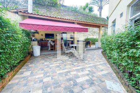 Casa à venda com 372m², 4 quartos e 6 vagas Casa à venda com 372m², 4 quartos e 6 vagasChurrasqueira