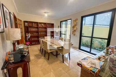 Casa à venda com 372m², 4 quartos e 6 vagas Casa à venda com 372m², 4 quartos e 6 vagasSala de Jantar