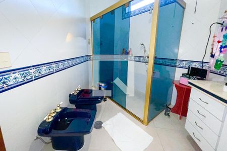 Casa à venda com 372m², 4 quartos e 6 vagas Casa à venda com 372m², 4 quartos e 6 vagasBanheiro da Suíte 2