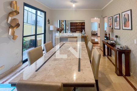 Casa à venda com 372m², 4 quartos e 6 vagas Casa à venda com 372m², 4 quartos e 6 vagasSala de Jantar